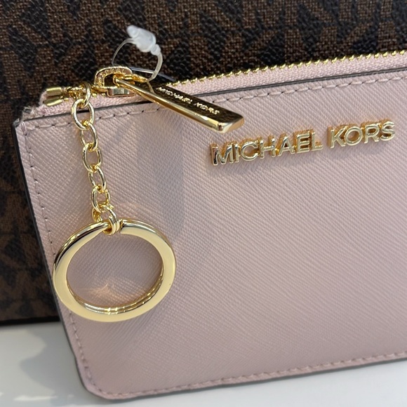 MICHAEL KORS
Jet Set Travel Small Saffiano Leather Top Zip Coin Pouch Wth ID
NWT - Picture 11 of 15